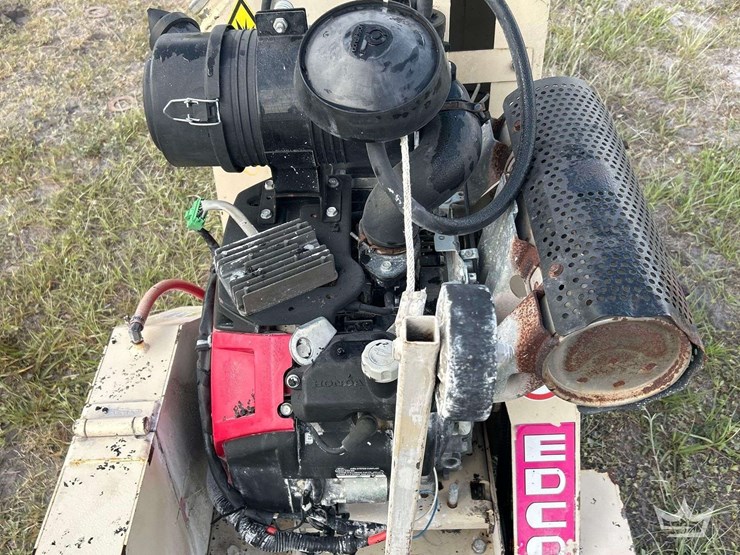 edco-ss-24-24h-self-propelled-walk-behind-concrete-saw-image-8