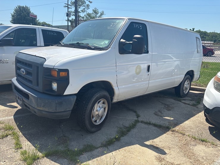 2014-ford-e150-image-2