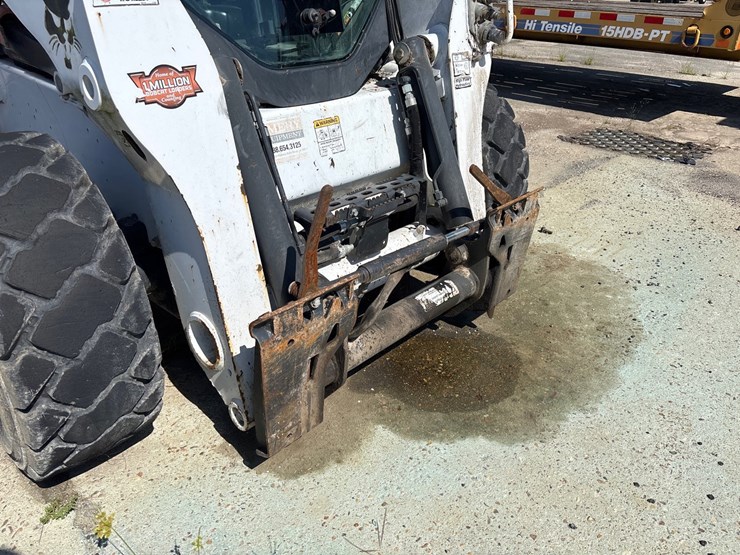 #2-•-2015-bobcat-loader-image-8