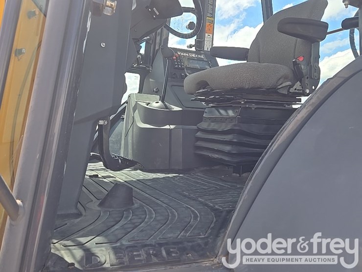 2020-deere-310sl-image-41