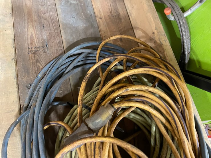 #4562-•-assortment-of-extension-cords-image-2