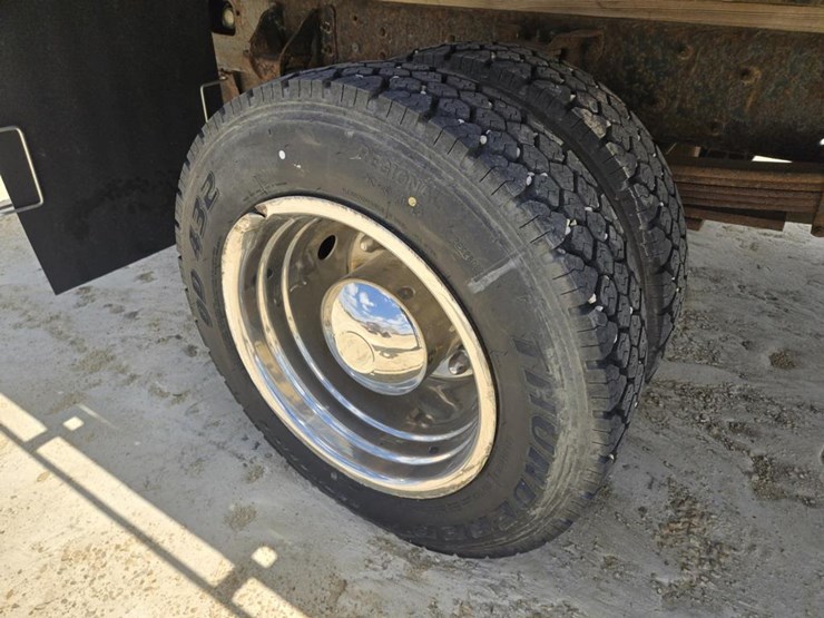 2003-gmc-5500-image-6