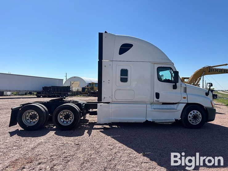 2015-freightliner-cascadia-125-image-4