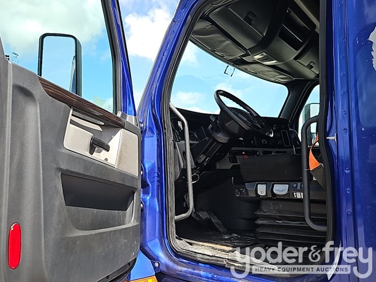 2019-freightliner-cascadia-125-image-27