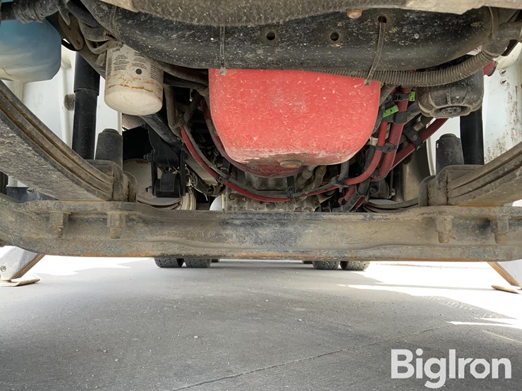 2014-freightliner-m2-106-image-18