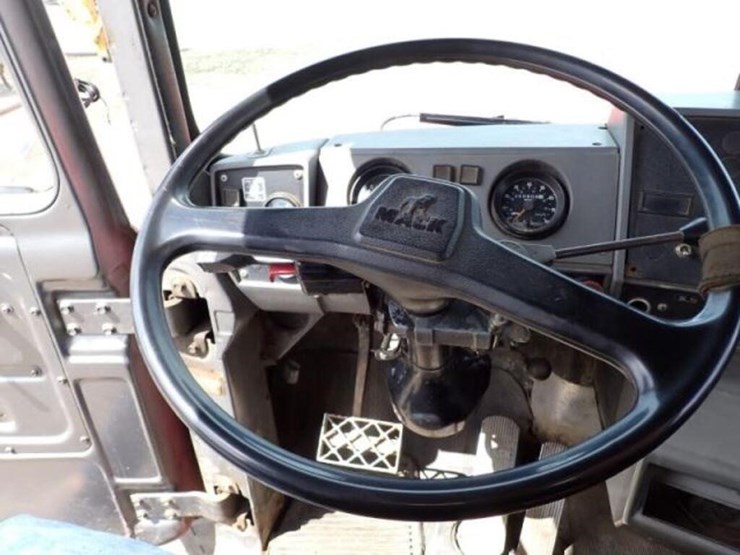 1993-mack-rd690s-image-15