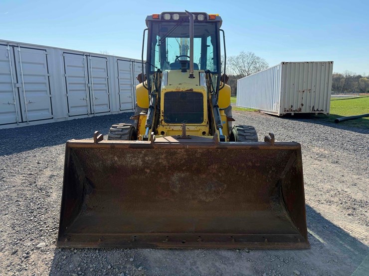new-holland-b95lr-backhoe-image-2