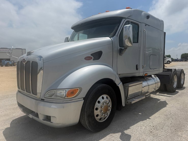 2009-peterbilt-387-image-1