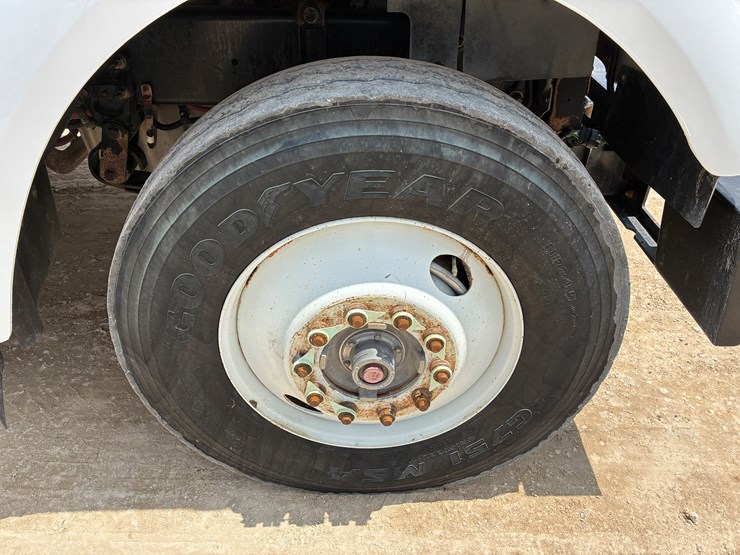 2016-freightliner-coronado-122-sd-image-10