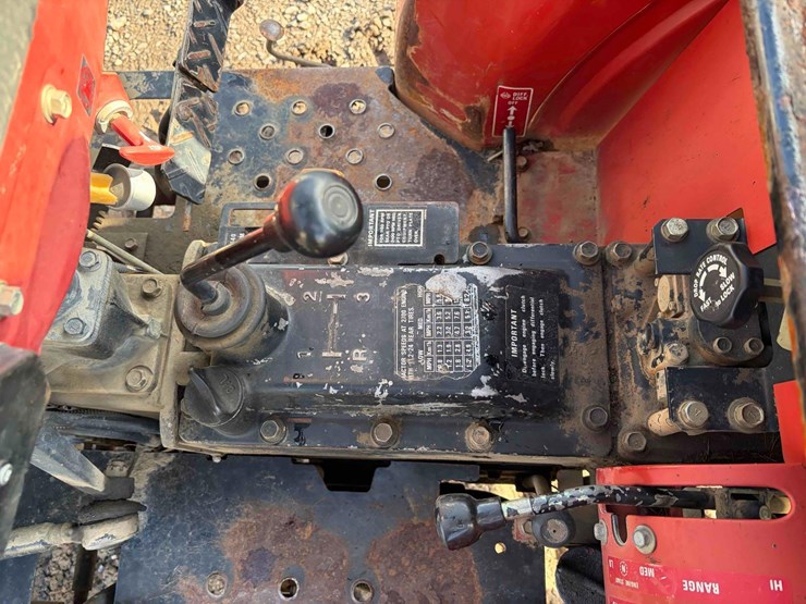case-245-compact-tractor-image-9