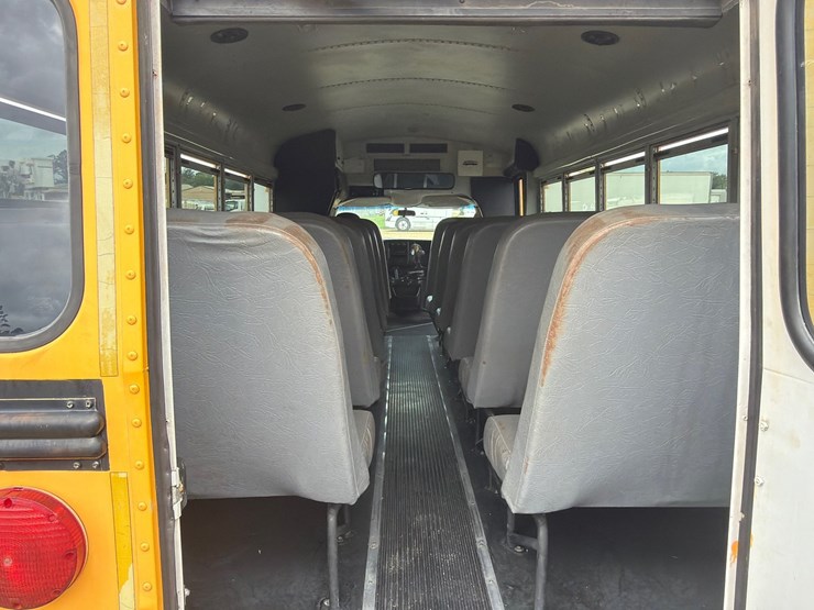 2004-gmc-3500-image-5