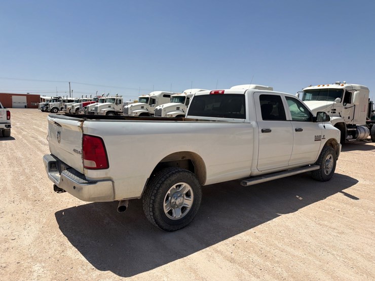 2016-dodge-ram-3500-image-4