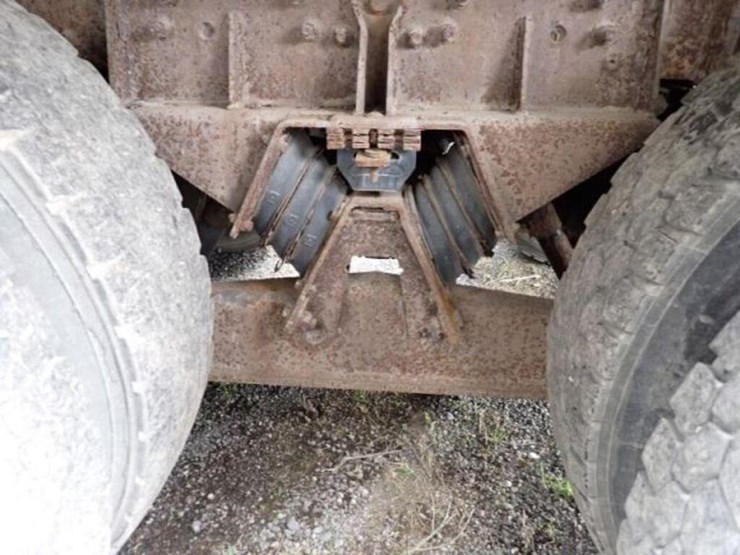 inoperable-2005-mack-cv713-granite-tri/a-vacuum-tr-image-60