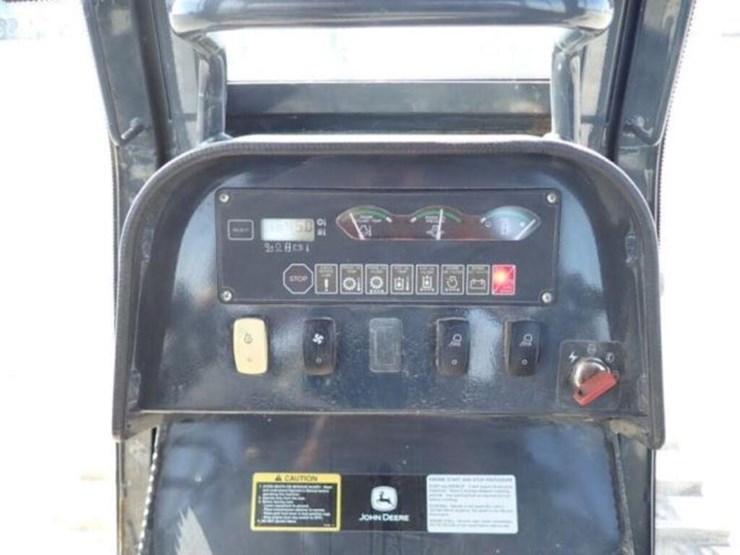 2005-deere-450j-lt-image-11