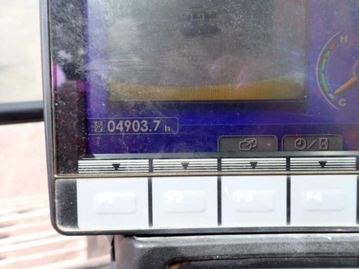 2022-komatsu-pc210-lc-11-image-10