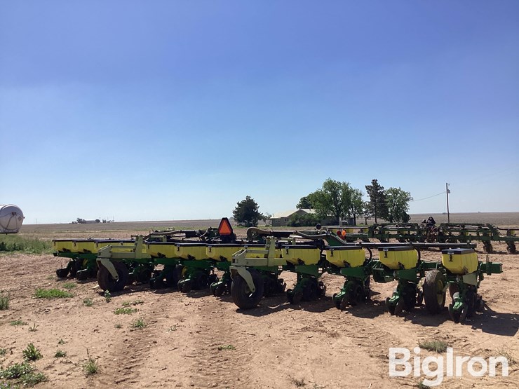 john-deere-7300-image-6