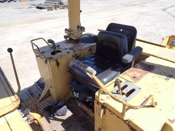 1990-caterpillar-d4h-image-19