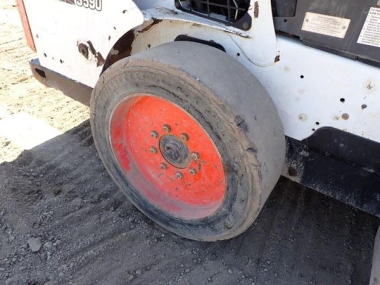 2014-bobcat-s590-image-33