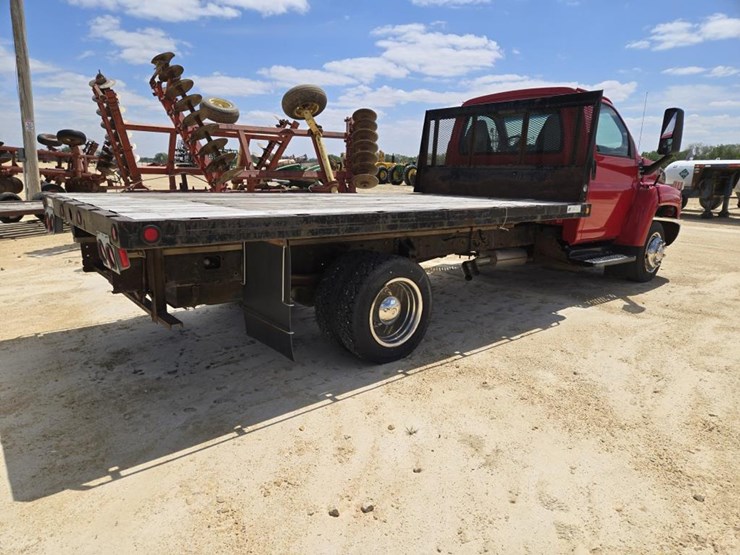 2003-gmc-5500-image-7