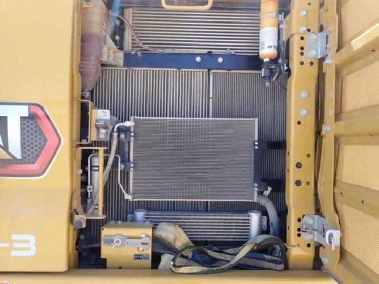 2021-caterpillar-323-image-60