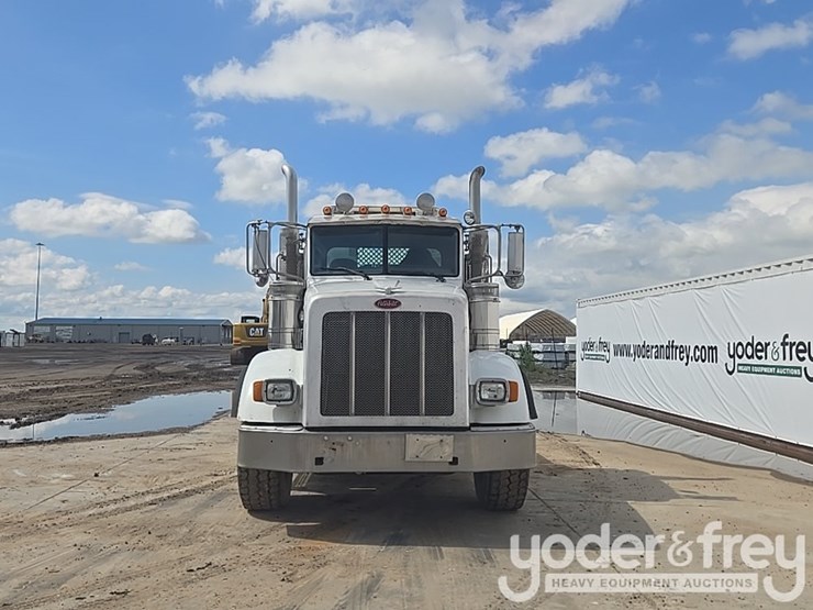 2010-peterbilt-367-image-8