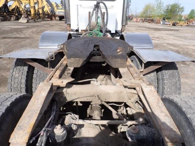 2013-peterbilt-367-image-60
