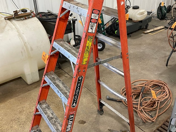 #4593-•-louisville-fiberglass-step-ladder-image-4