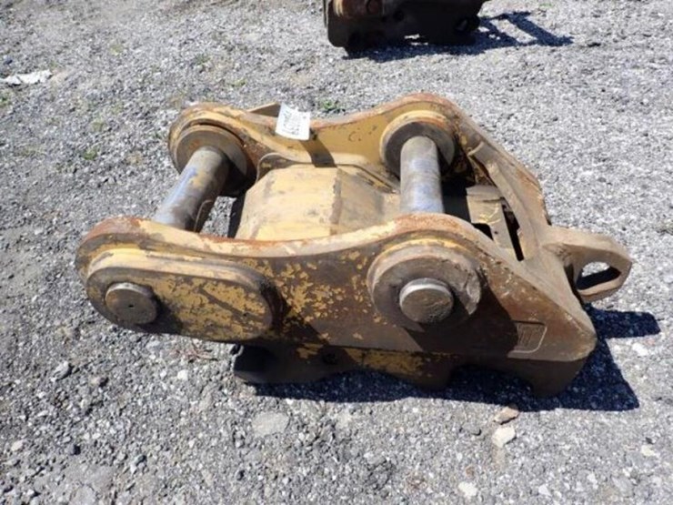 caterpillar-hydraulic-quick-coupler-image-8
