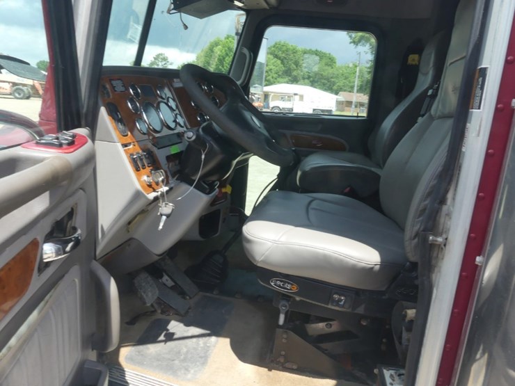 2007-peterbilt-379-image-15