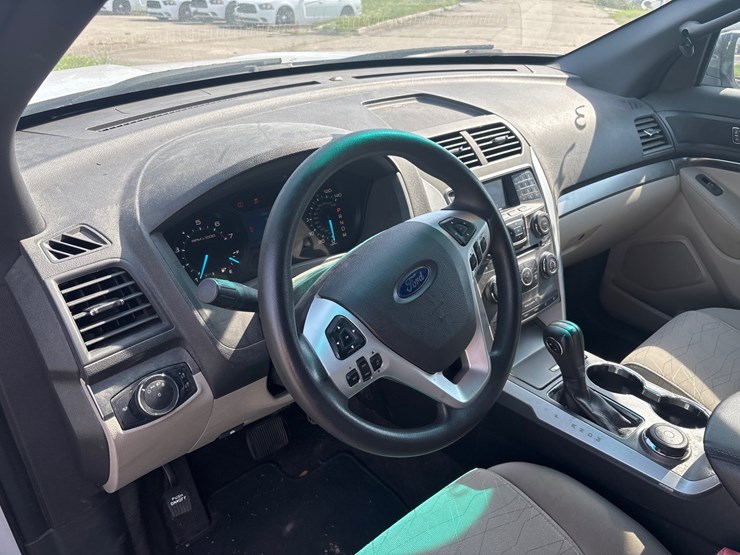 2015-ford-explorer-image-9
