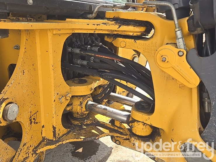 2020-deere-310sl-image-24