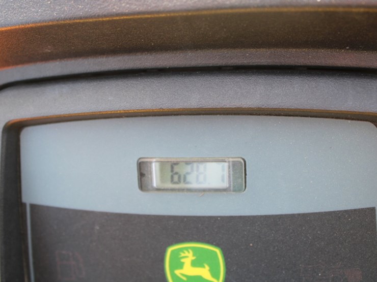 john-deere-x320-image-8