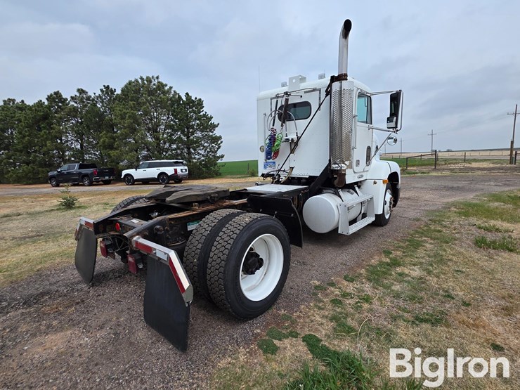 1999-freightliner-fld112-image-5