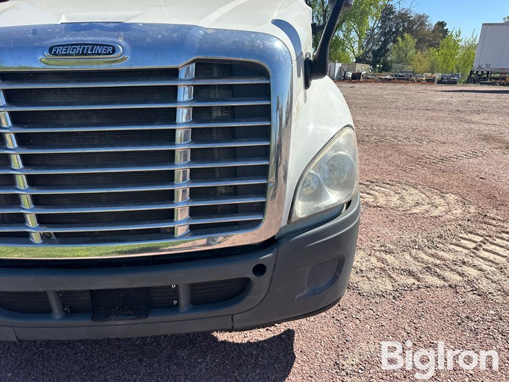 2015-freightliner-cascadia-125-image-20