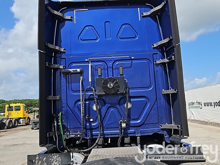 2019-freightliner-cascadia-125-image-17