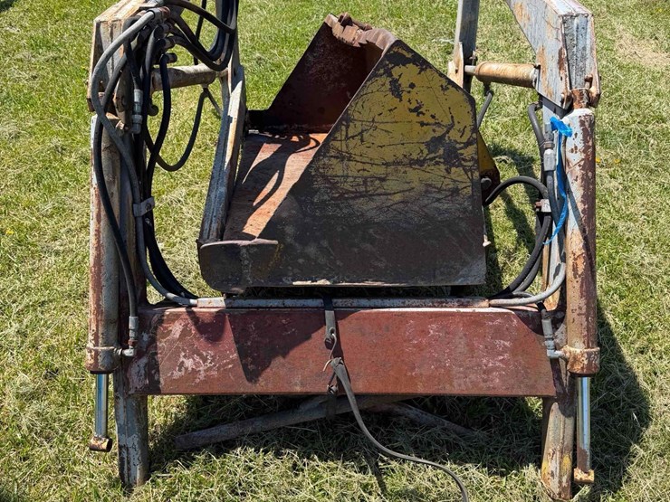 ag-tech-tractor-loader-goes-w/-case-tractor-image-2