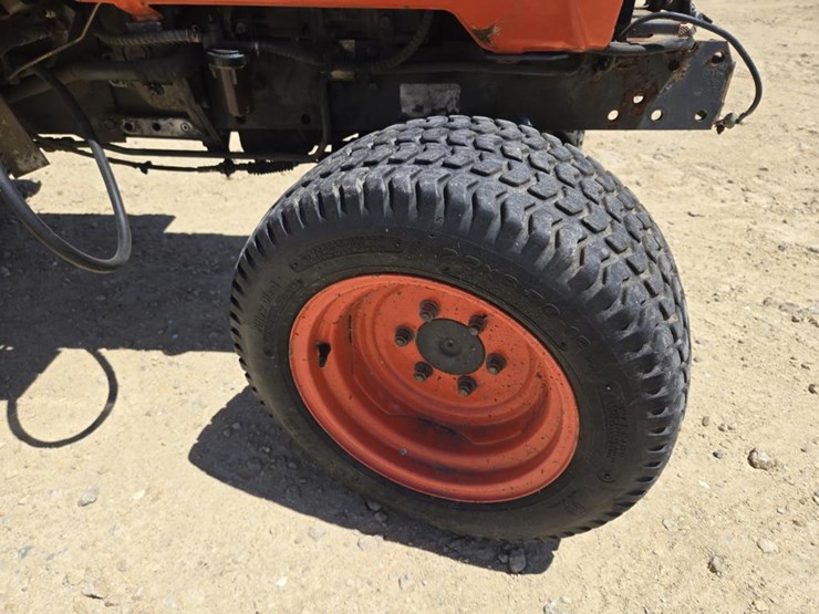 kubota-b2410-image-3