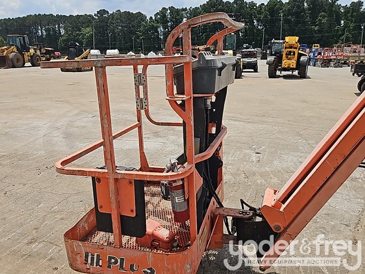 2011-jlg-e400ajpn-image-18
