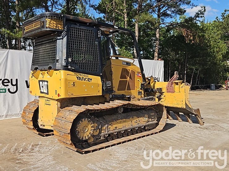 2016-caterpillar-d5k2-lgp-image-5