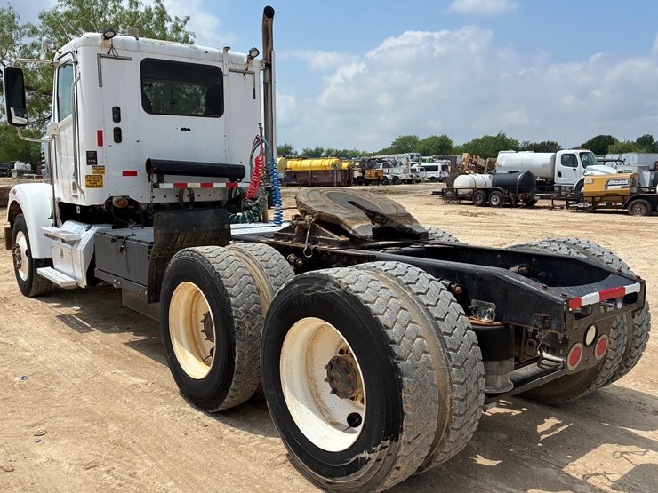 2014-freightliner-coronado-122-sd-image-6