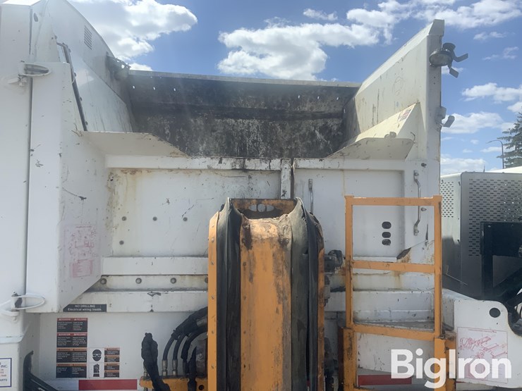 2015-peterbilt-320-image-20