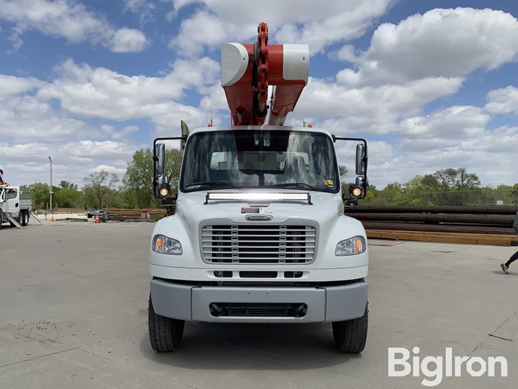 2012-freightliner-m2-106-image-10
