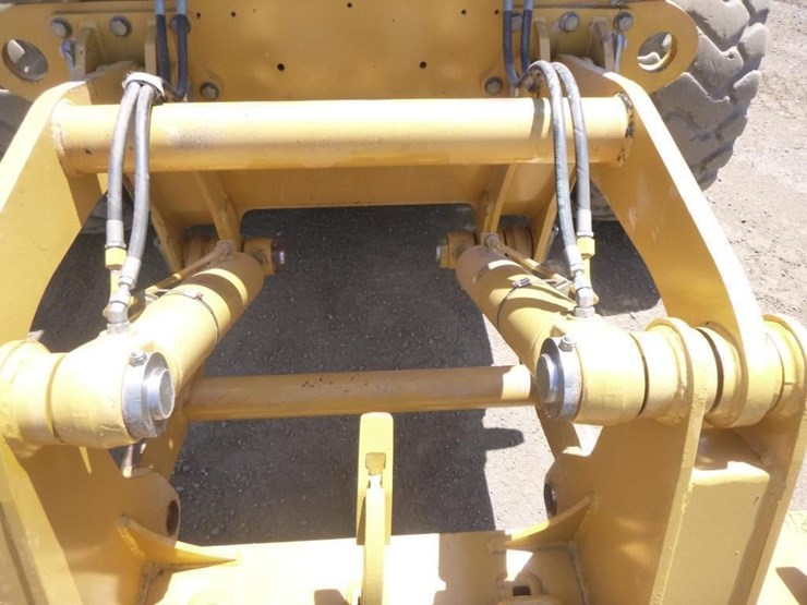 2013-deere-872gp-image-33