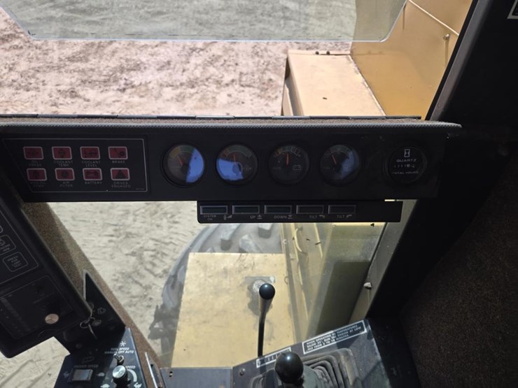 new-holland-tr97-image-26