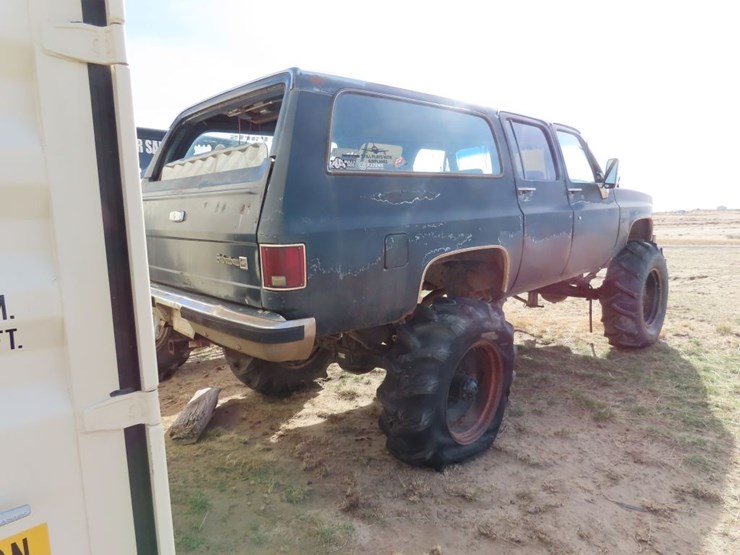 chevrolet-suburban-image-7