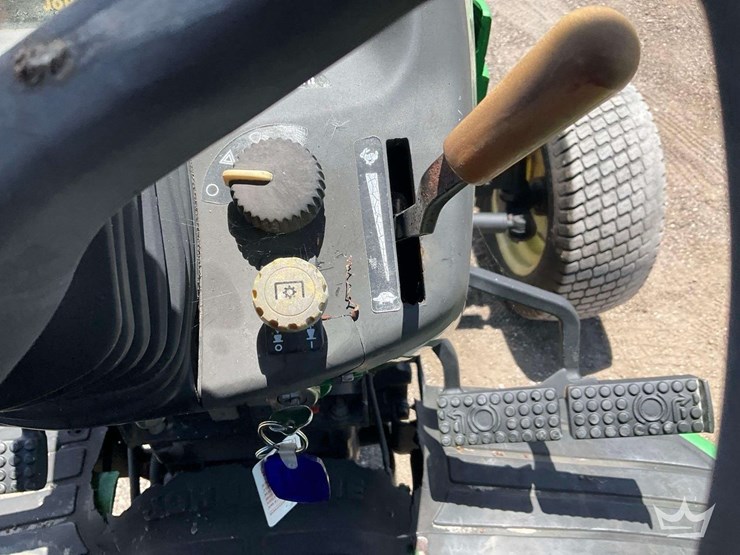 john-deere-utility-tractor-image-12