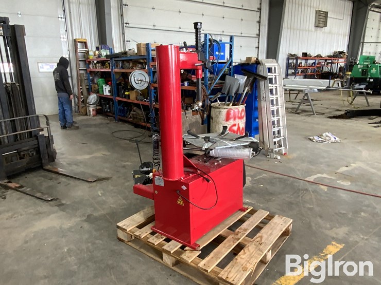 2025-massey-ferguson-730-image-5