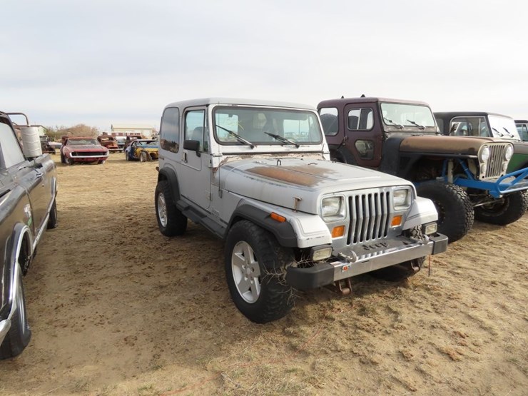 1989-jeep-laredo-4x4-image-1