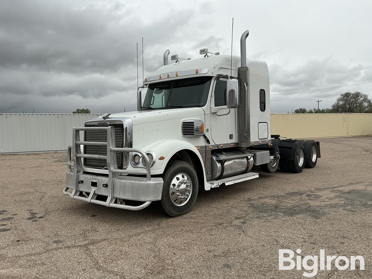 2013-freightliner-coronado-132-image-1
