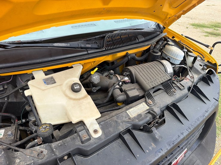 2004-gmc-3500-image-6